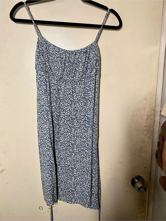 Billabong Dresses & Skirts - Billabong Floral Midi Dress in Blue & White Size Medium